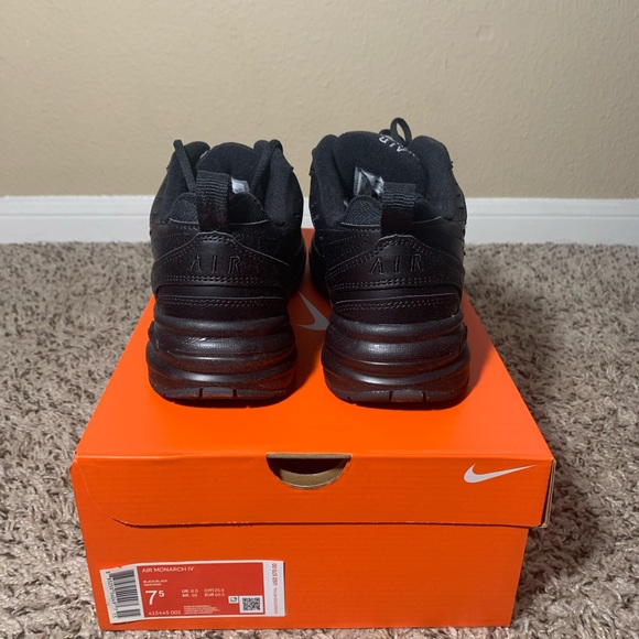 Men’s Nike Tennis Shoes Monarch IV - Picture 11 of 13